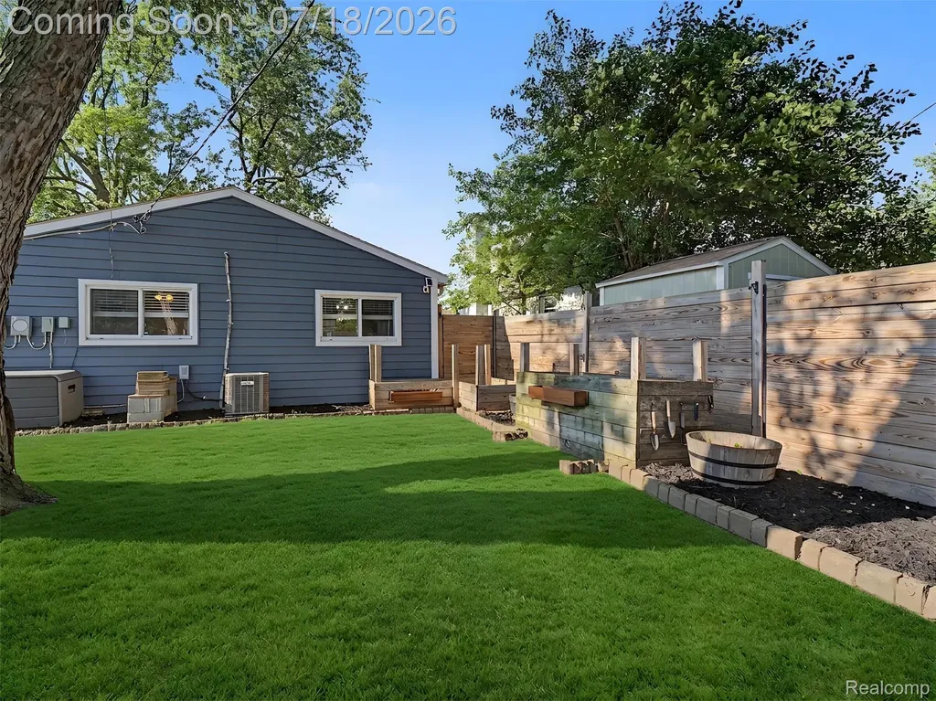 1108 E Goulson Avenue Hazel Park City MI 48030