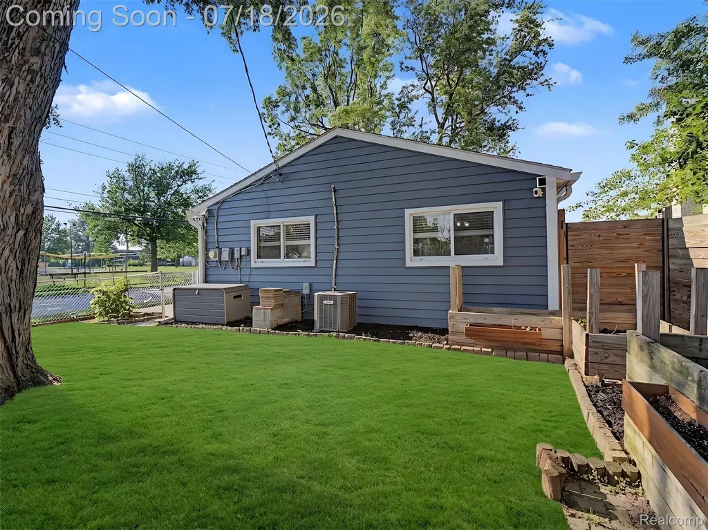 1108 E Goulson Avenue Hazel Park City MI 48030