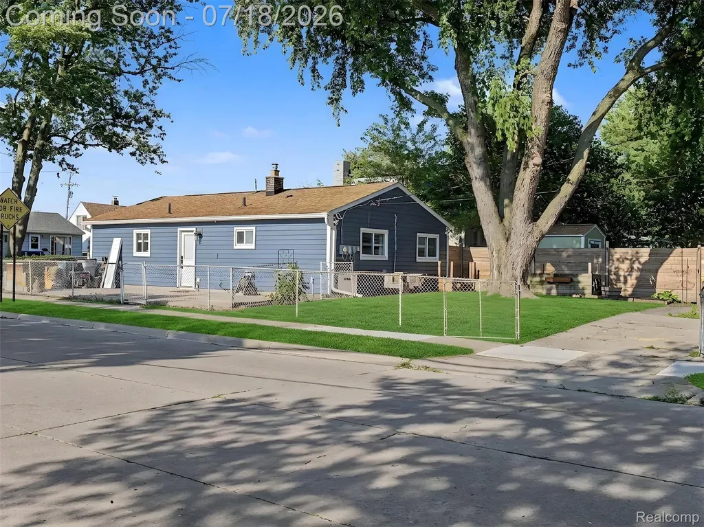 1108 E Goulson Avenue Hazel Park City MI 48030