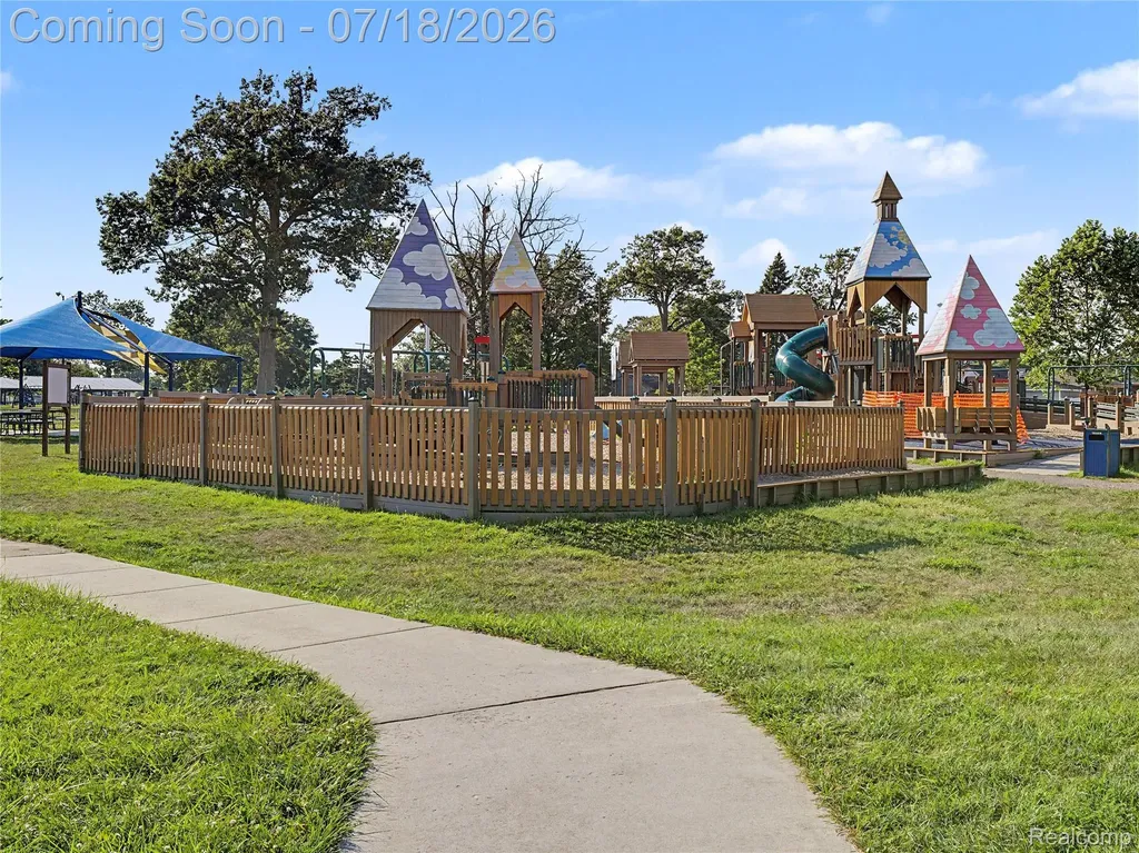 1108 E Goulson Avenue Hazel Park City MI 48030