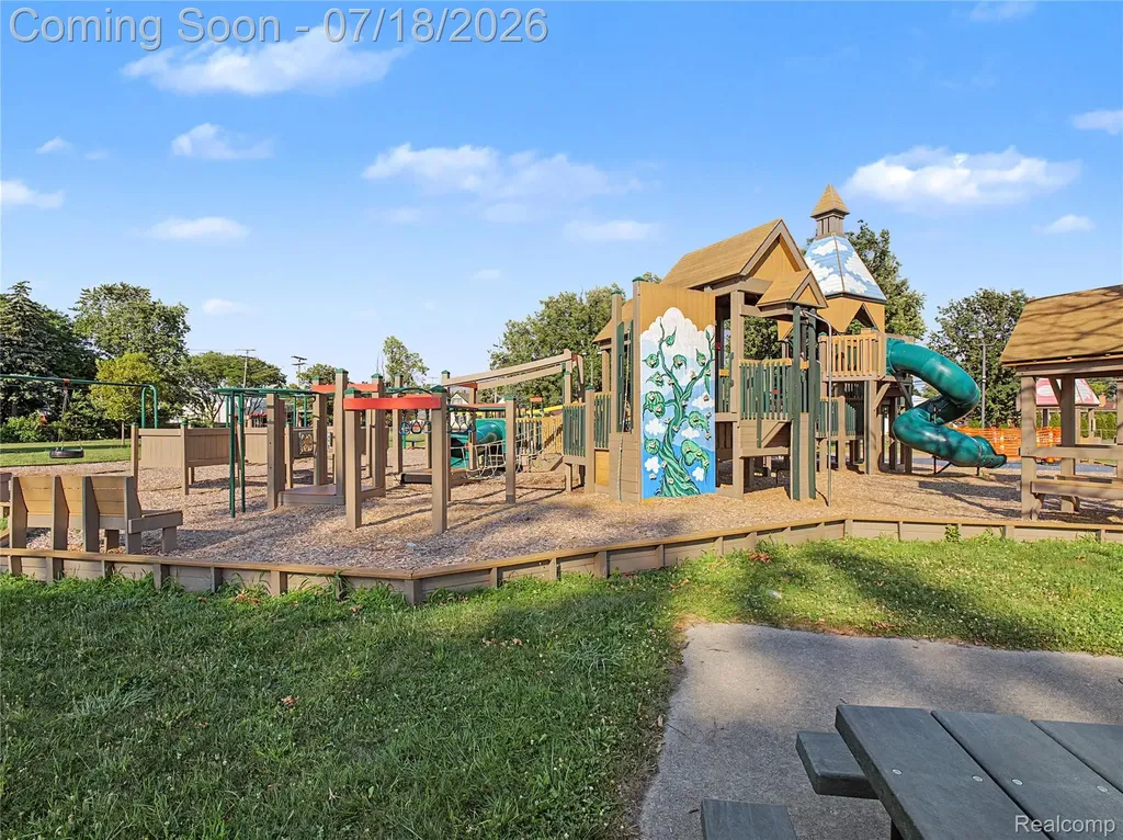 1108 E Goulson Avenue Hazel Park City MI 48030