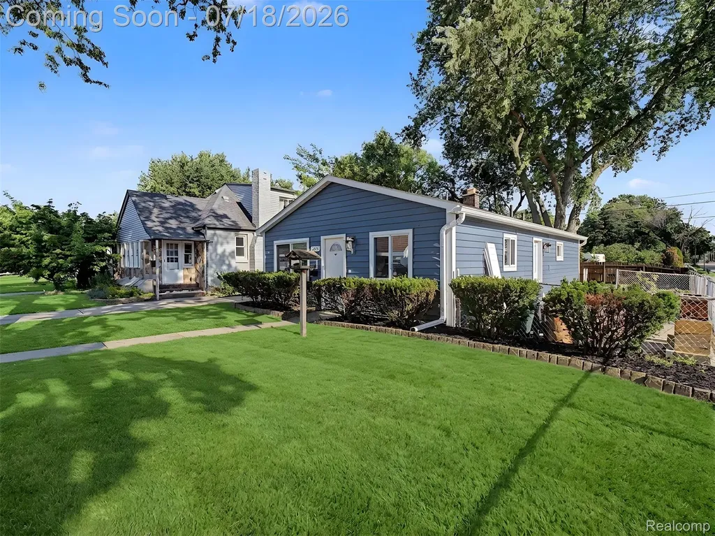 1108 E Goulson Avenue Hazel Park City MI 48030