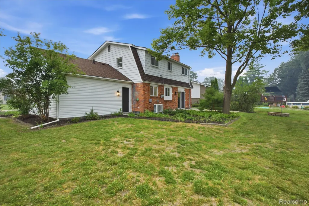 18570 Parklane Street Livonia City MI 48152