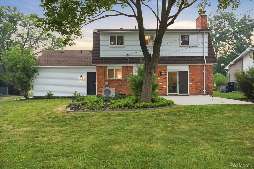 18570 Parklane Street Livonia City MI 48152