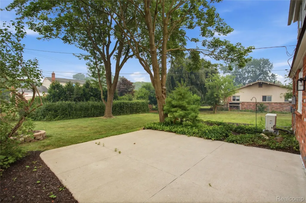 18570 Parklane Street Livonia City MI 48152