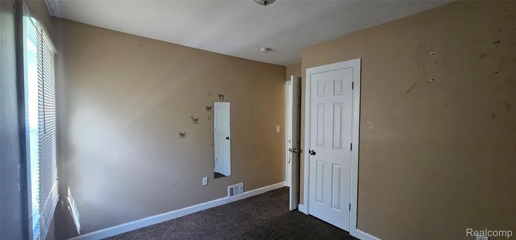8095 Roselawn Street Detroit City MI 48204