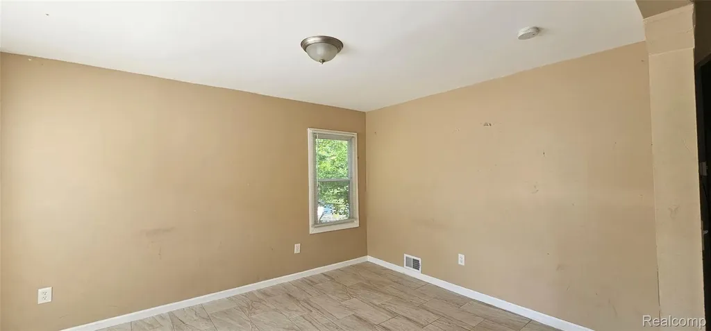 8095 Roselawn Street Detroit City MI 48204