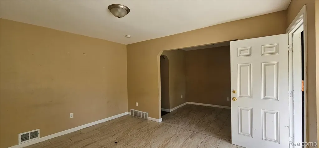 8095 Roselawn Street Detroit City MI 48204