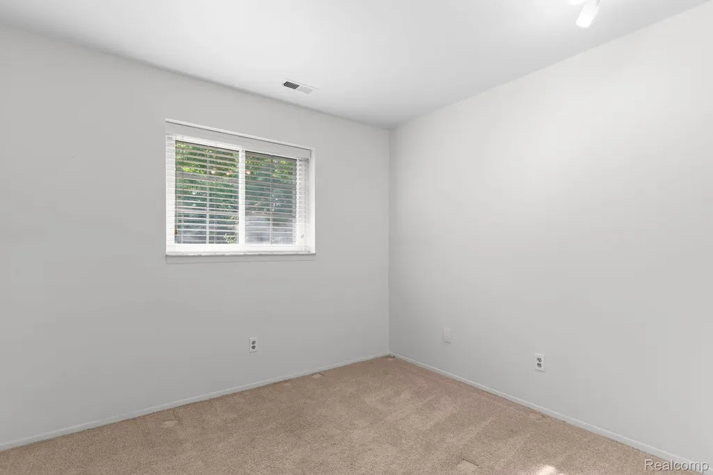 424 Baldwin Avenue Rochester City MI 48307