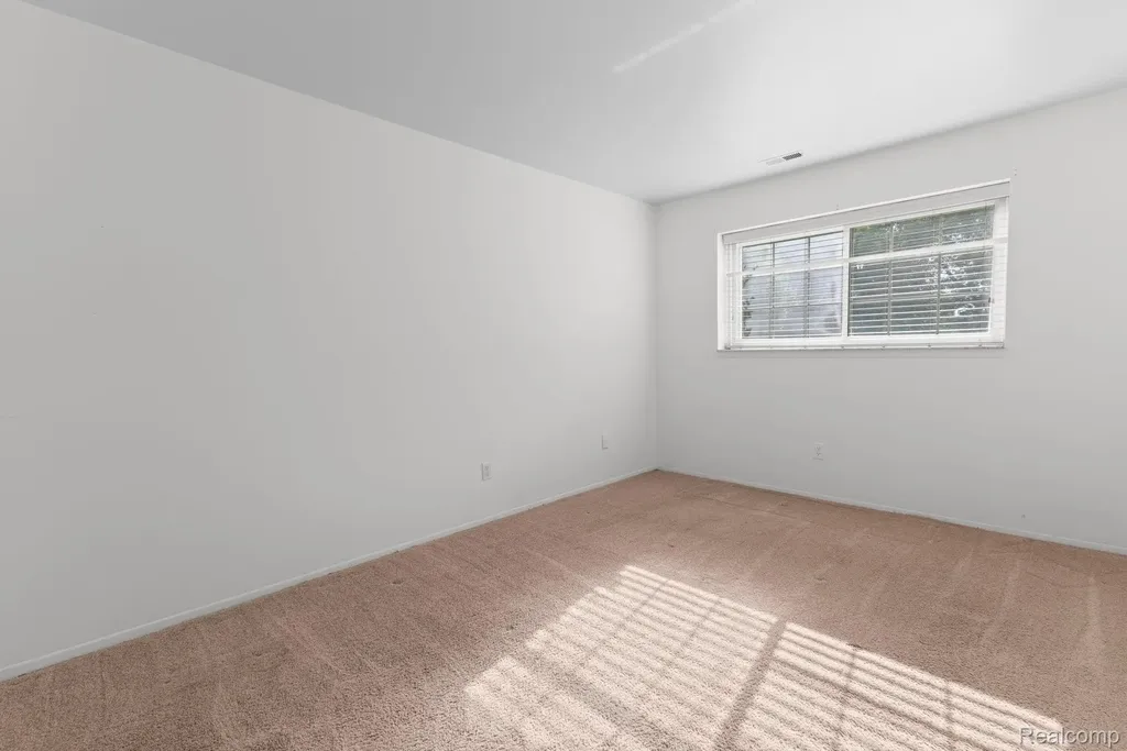 424 Baldwin Avenue Rochester City MI 48307