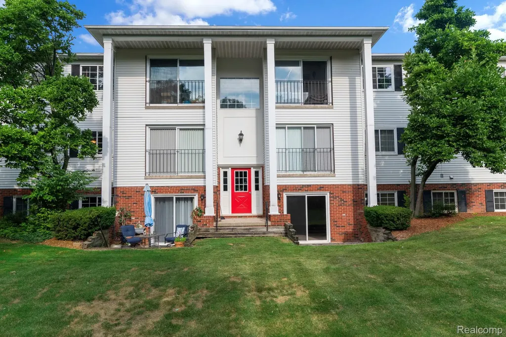 424 Baldwin Avenue Rochester City MI 48307