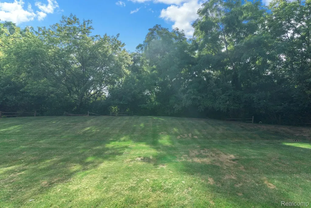 424 Baldwin Avenue Rochester City MI 48307