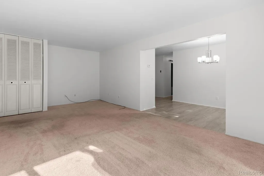 424 Baldwin Avenue Rochester City MI 48307