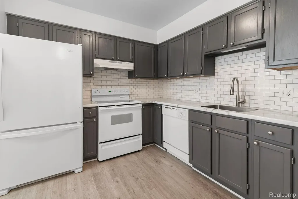 424 Baldwin Avenue Rochester City MI 48307