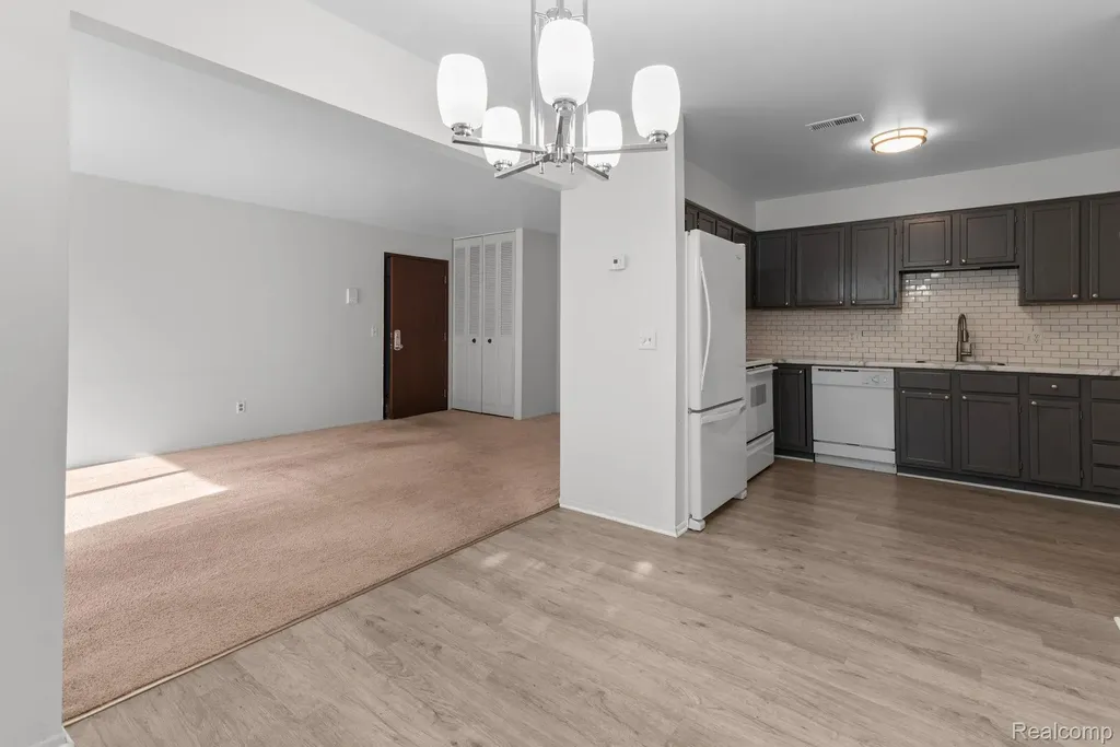 424 Baldwin Avenue Rochester City MI 48307