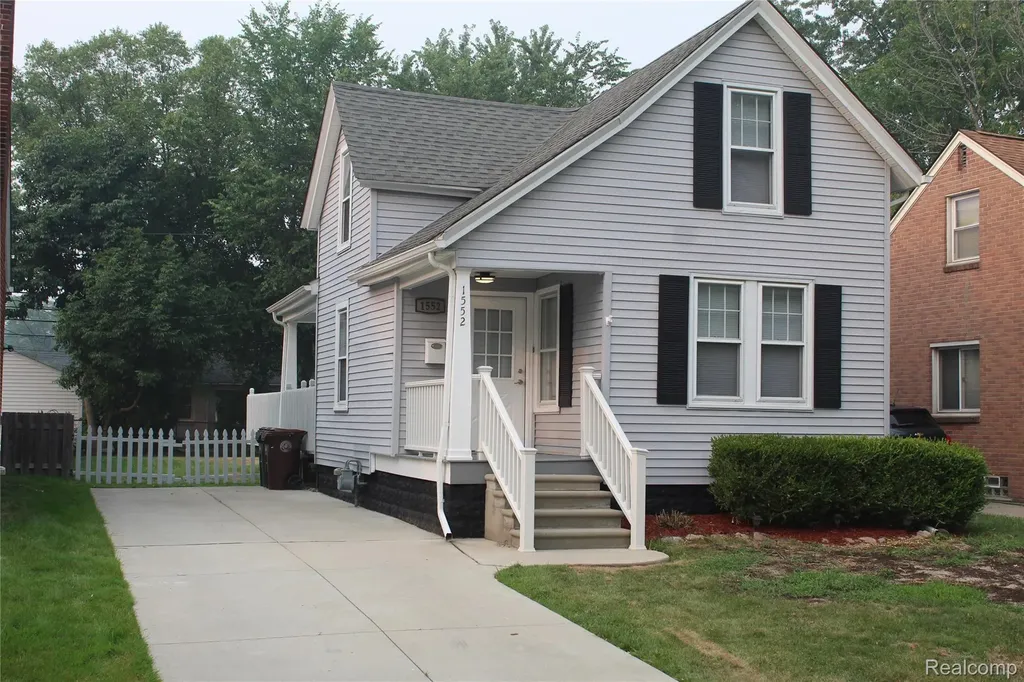 1552 Brys Drive Grosse Pointe Woods City MI 48236