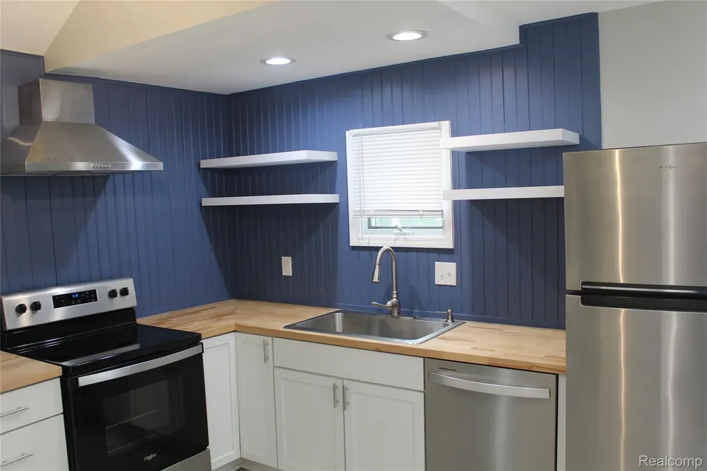 1552 Brys Drive Grosse Pointe Woods City MI 48236