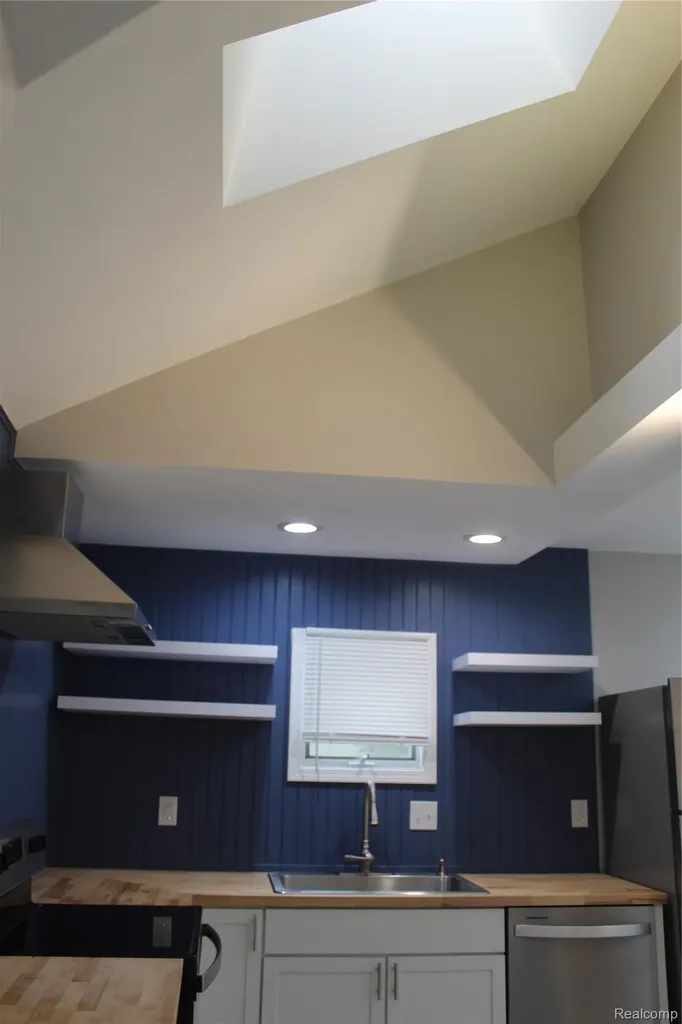 1552 Brys Drive Grosse Pointe Woods City MI 48236