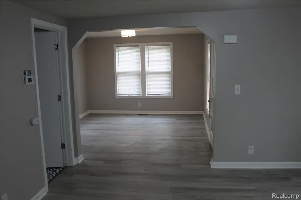 1552 Brys Drive Grosse Pointe Woods City MI 48236