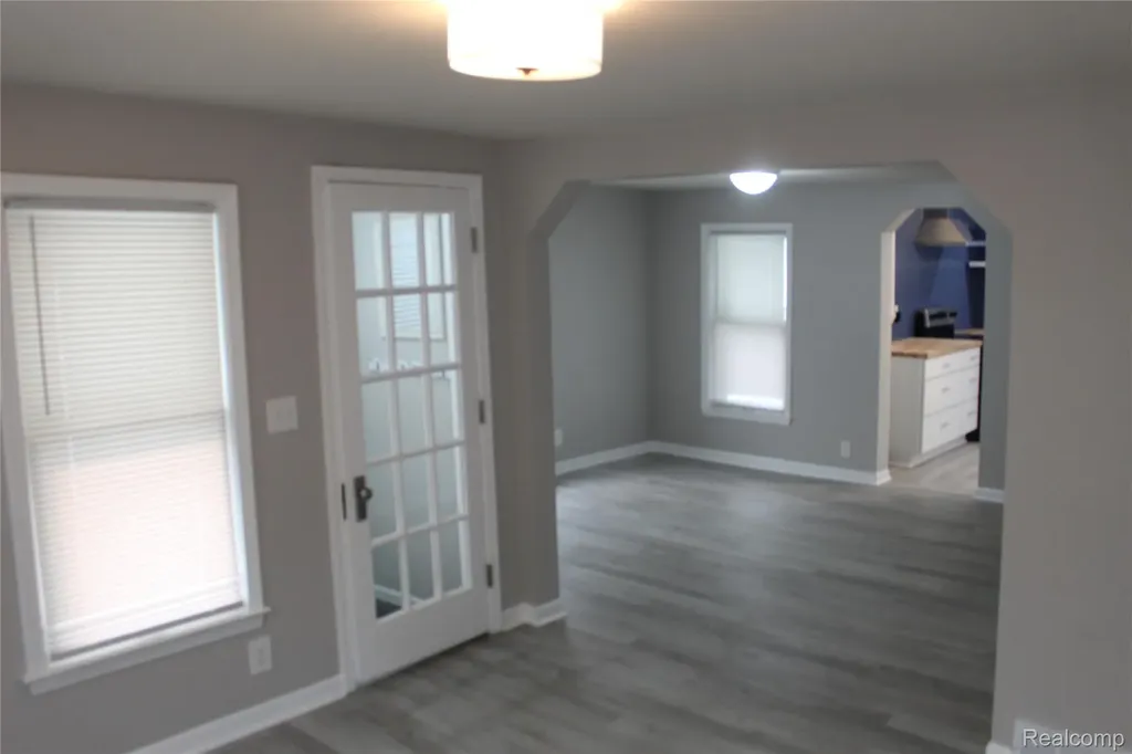 1552 Brys Drive Grosse Pointe Woods City MI 48236