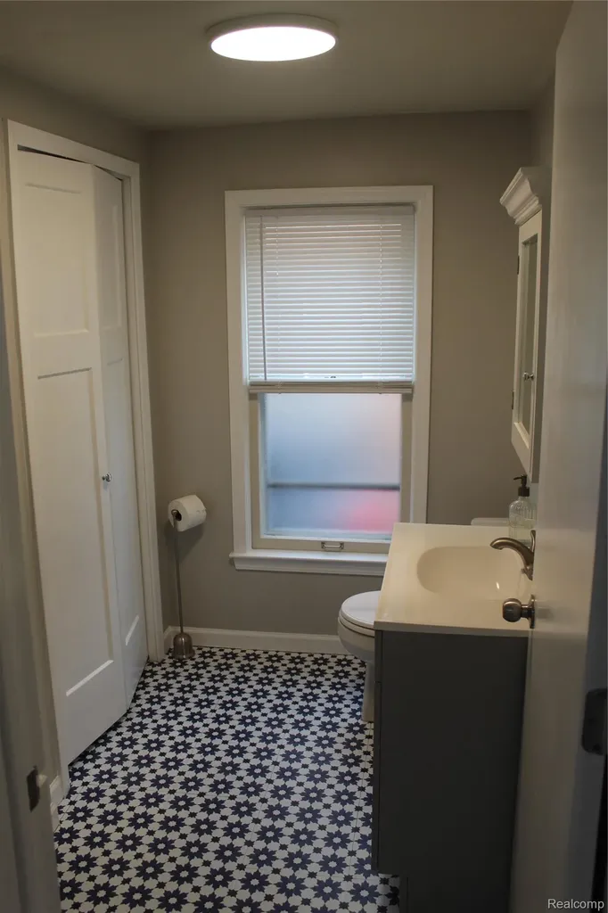 1552 Brys Drive Grosse Pointe Woods City MI 48236