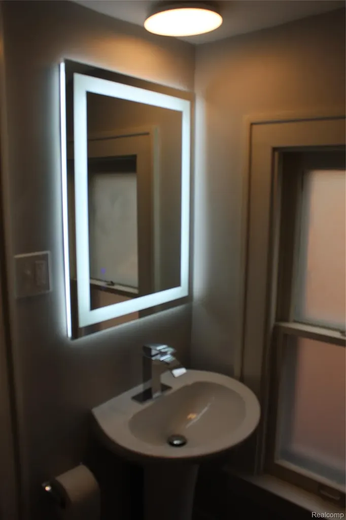 1552 Brys Drive Grosse Pointe Woods City MI 48236