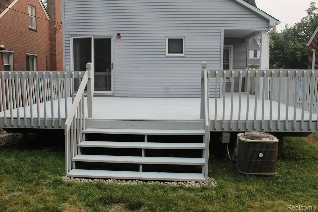 1552 Brys Drive Grosse Pointe Woods City MI 48236