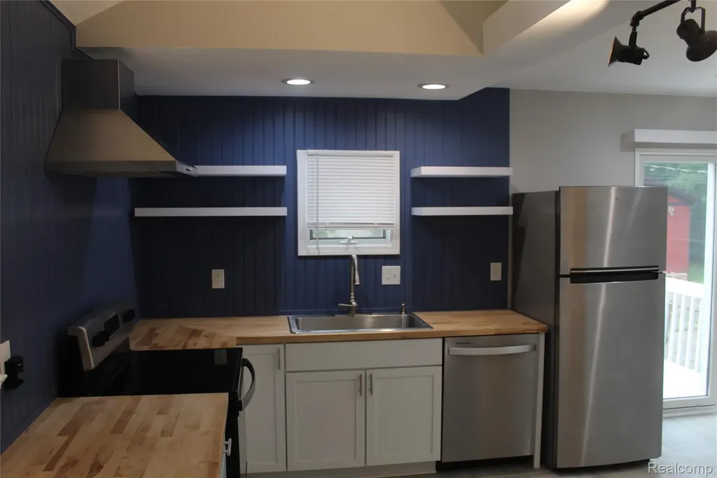 1552 Brys Drive Grosse Pointe Woods City MI 48236