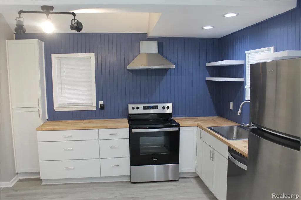 1552 Brys Drive Grosse Pointe Woods City MI 48236