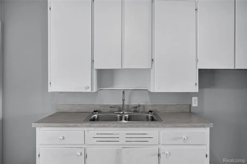 13588- 13592 Southfield Detroit City MI 48227
