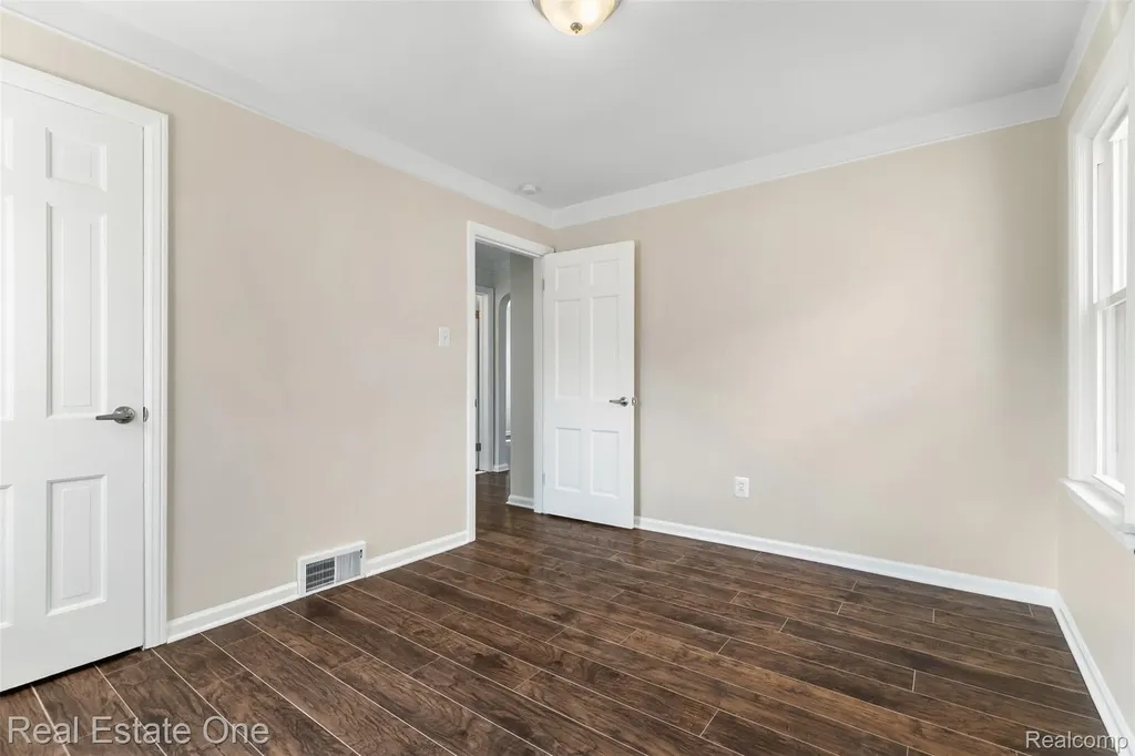 15435 Jonas Avenue Allen Park City MI 48101