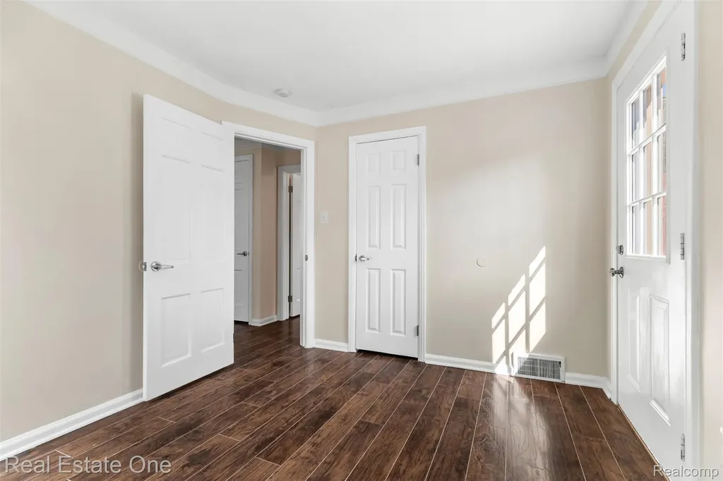 15435 Jonas Avenue Allen Park City MI 48101