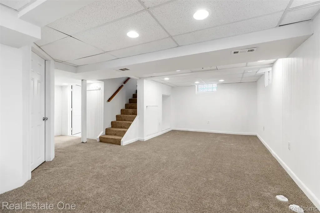 15435 Jonas Avenue Allen Park City MI 48101