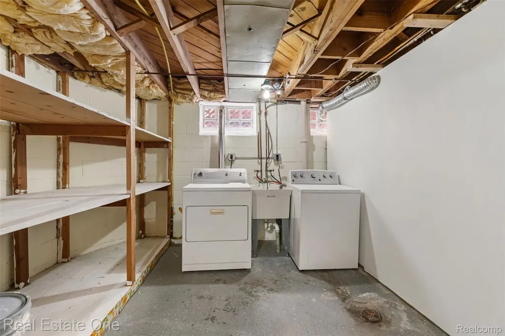 15435 Jonas Avenue Allen Park City MI 48101