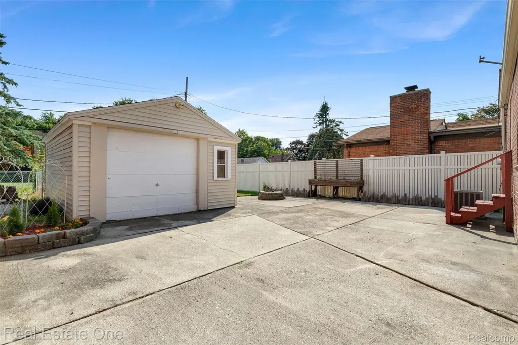 15435 Jonas Avenue Allen Park City MI 48101