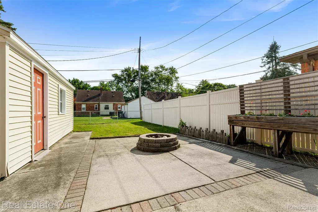 15435 Jonas Avenue Allen Park City MI 48101