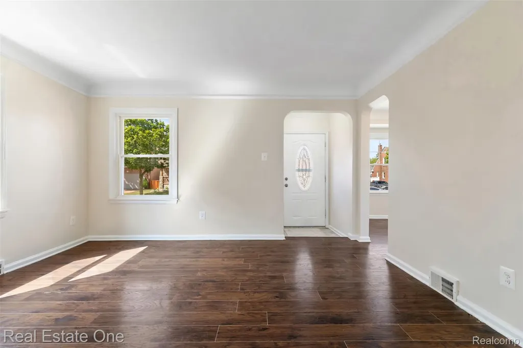 15435 Jonas Avenue Allen Park City MI 48101