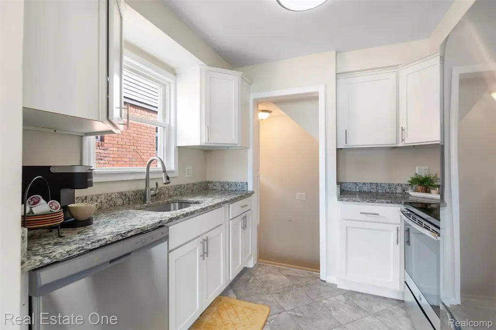 15435 Jonas Avenue Allen Park City MI 48101