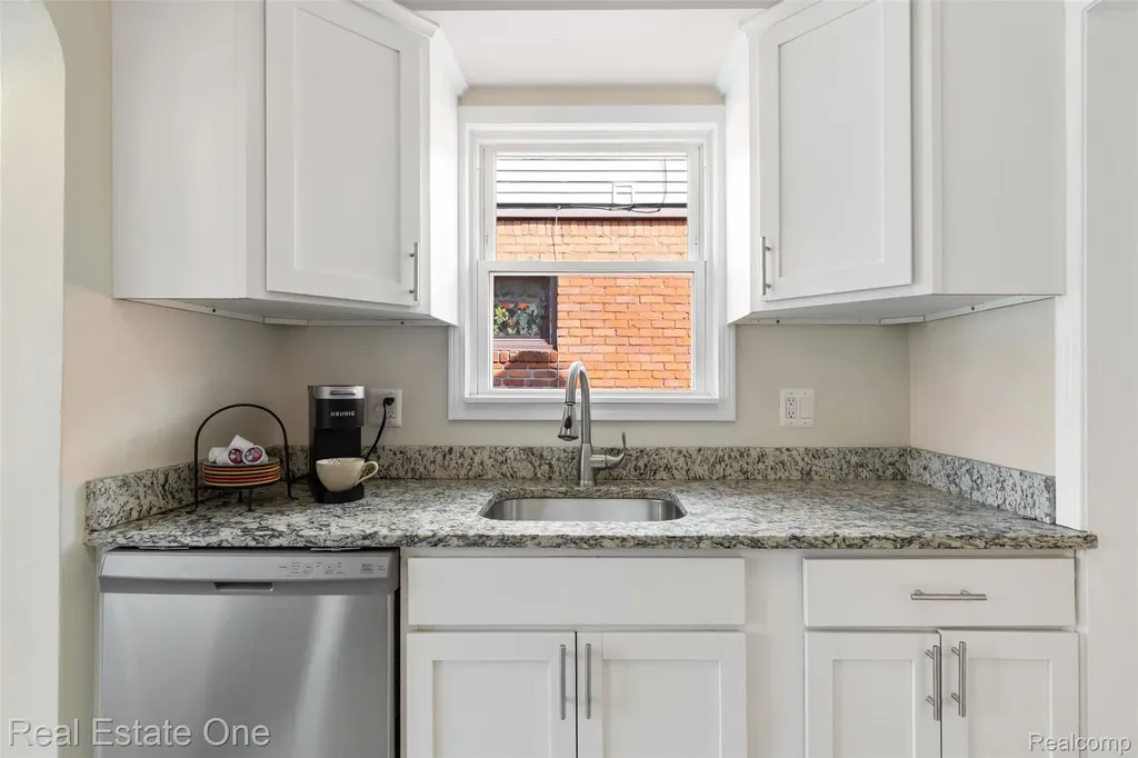 15435 Jonas Avenue Allen Park City MI 48101