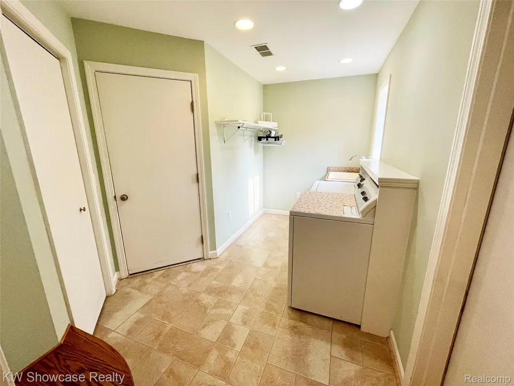 6391 Snow Apple Drive Independence Charter Township MI 48346
