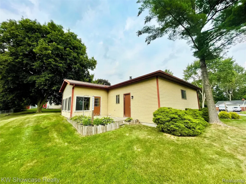 6391 Snow Apple Drive Independence Charter Township MI 48346