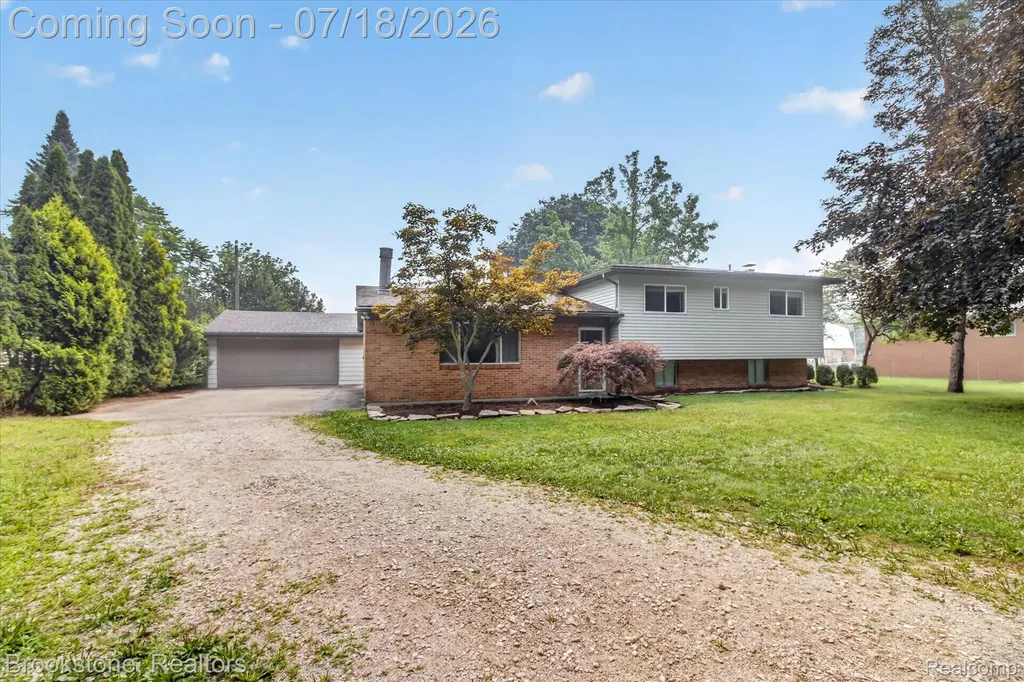 7176 Perry Lake Road Independence Charter Township MI 48346