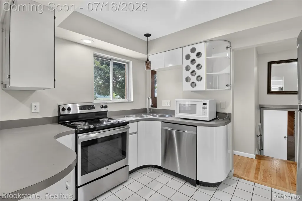 7176 Perry Lake Road Independence Charter Township MI 48346
