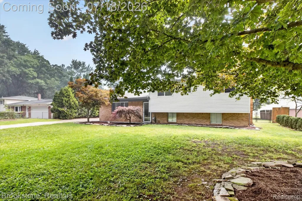 7176 Perry Lake Road Independence Charter Township MI 48346