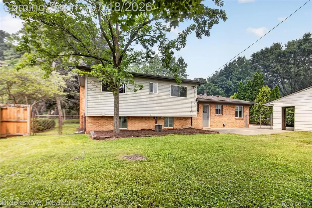 7176 Perry Lake Road Independence Charter Township MI 48346