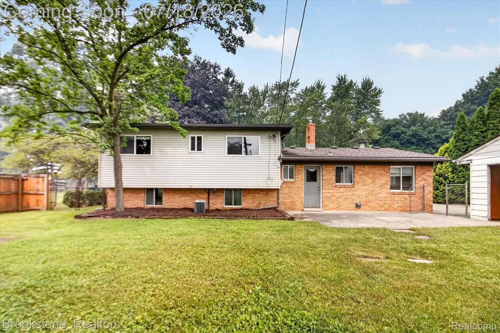 7176 Perry Lake Road Independence Charter Township MI 48346