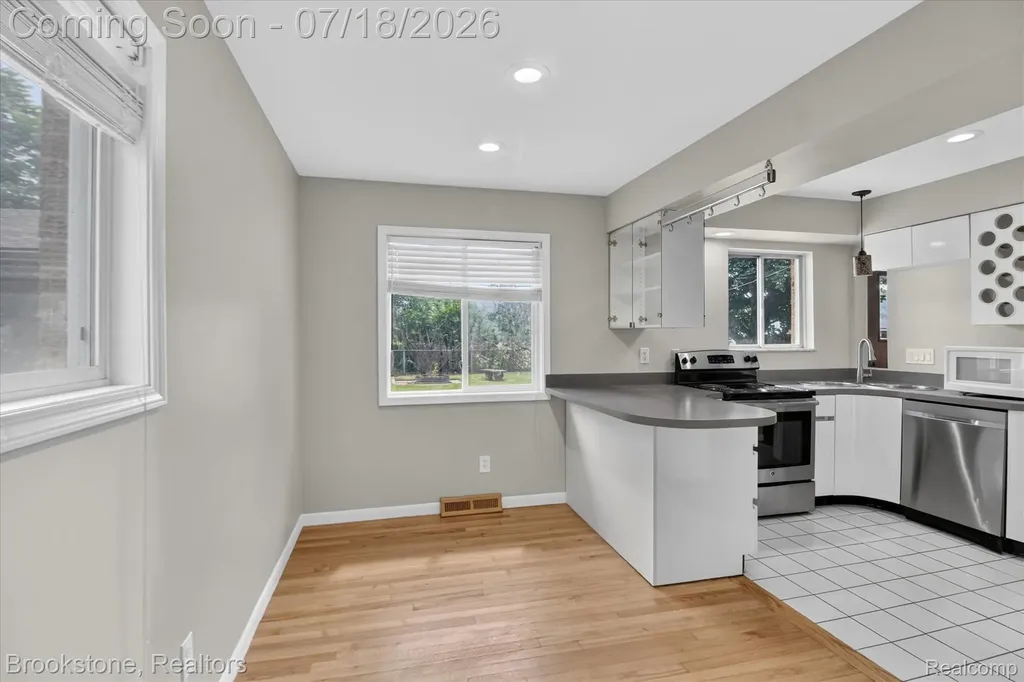7176 Perry Lake Road Independence Charter Township MI 48346