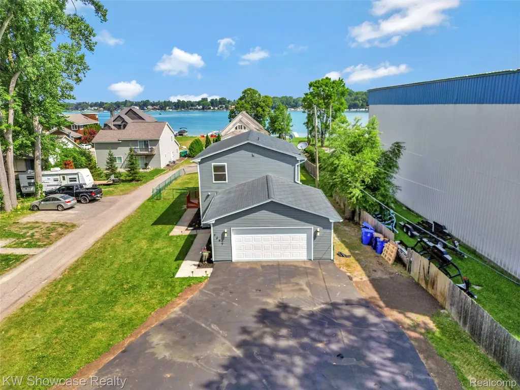 4392 Cass Elizabeth Road Waterford Charter Township MI 48328