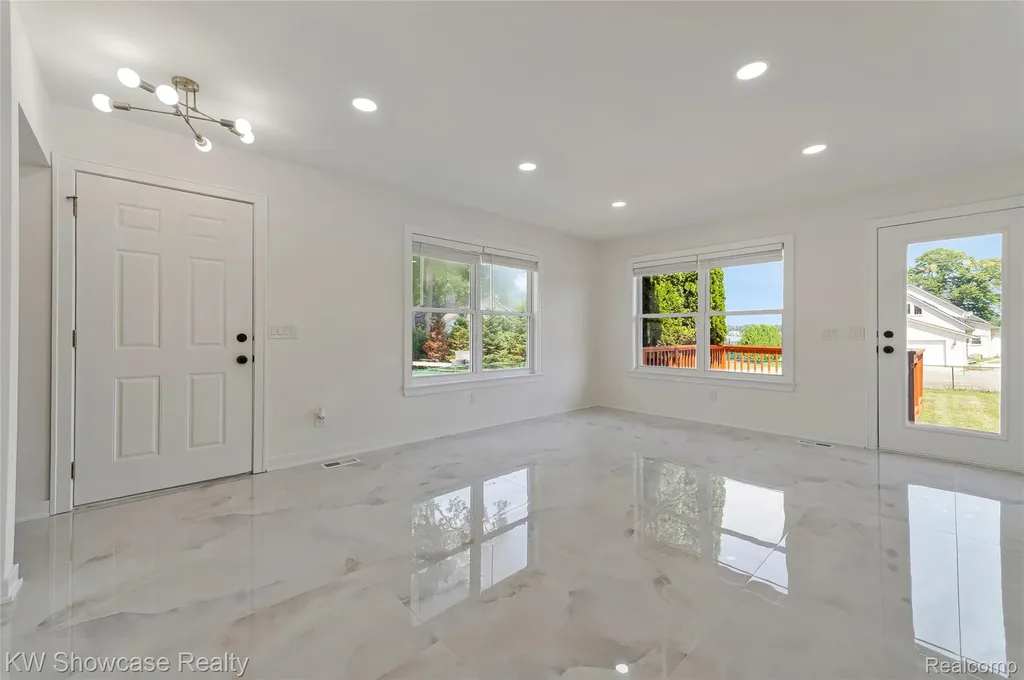 4392 Cass Elizabeth Road Waterford Charter Township MI 48328