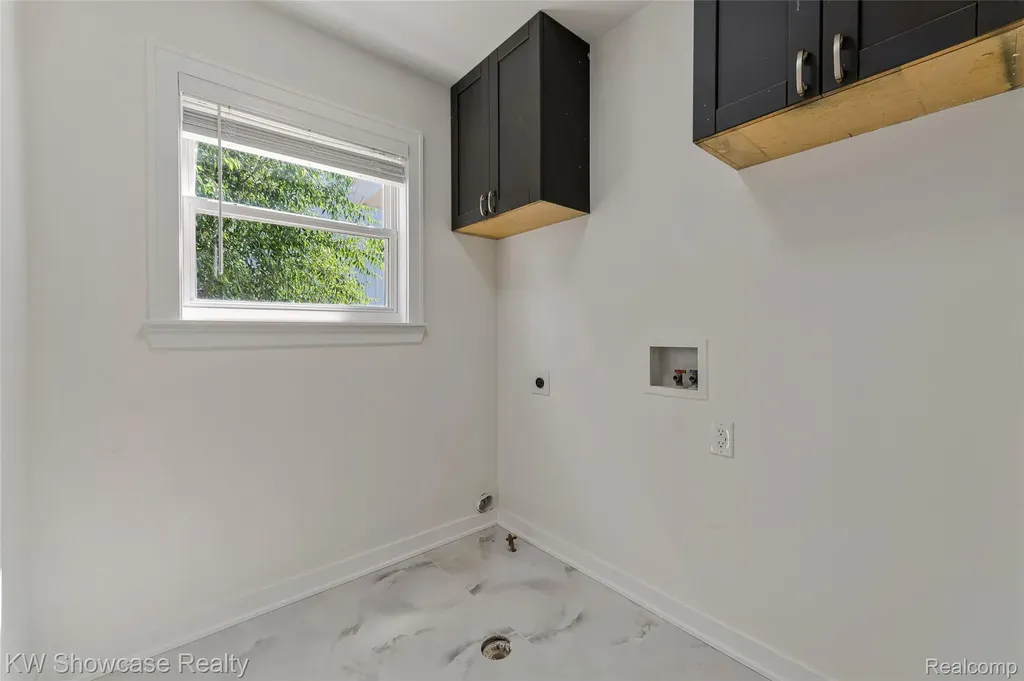 4392 Cass Elizabeth Road Waterford Charter Township MI 48328